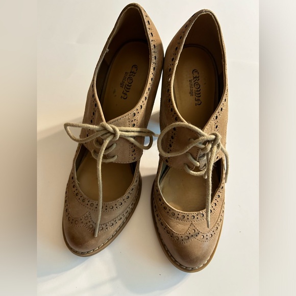 CROWN VINTAGE BONNIE TAN LACE-UP LEATHER HEELS SPECTATOR STYLE WOMEN’S SIZE 7.5 - Picture 2 of 10